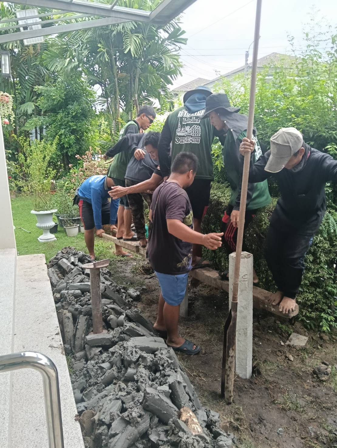 บริการรับตอกเสาเข็มไมโครไพล์และตอกเสาเข็มด้วยแรงคนทั่วกรุงเทพฯ นนทบุรี ปทุมธานี โดยทีมงานช่างเทพผู้เชี่ยวชาญ รับประกันคุณภาพและราคาถูก ติดต่อได้ทันที