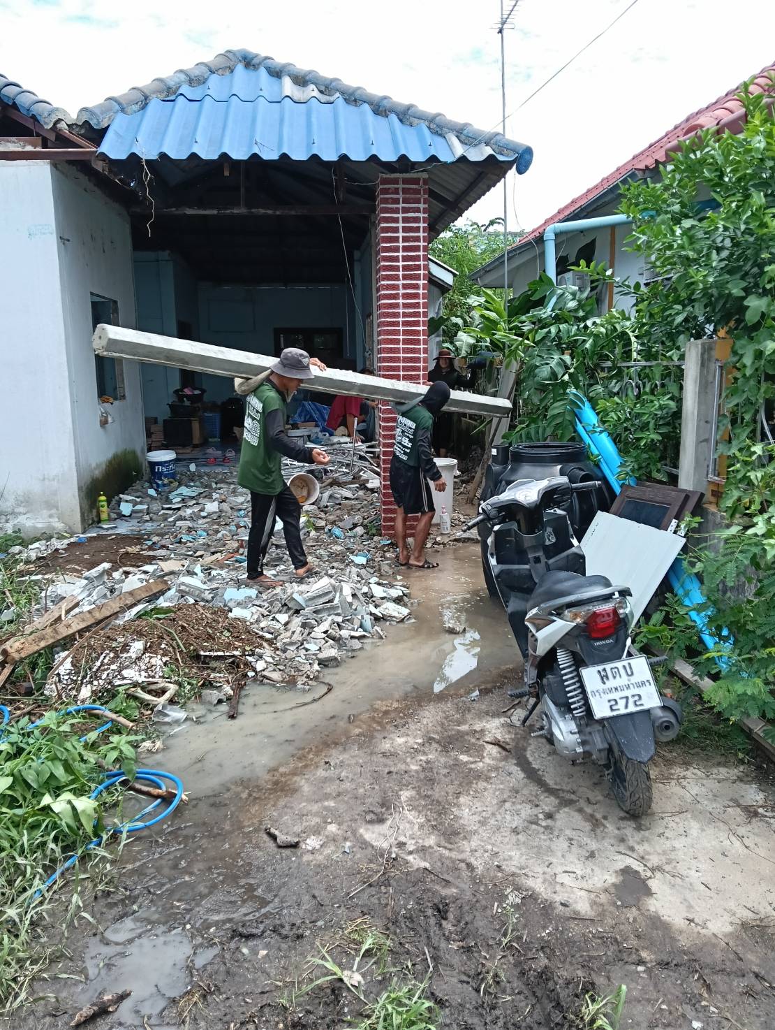 บริการรับตอกเสาเข็มไมโครไพล์และตอกเสาเข็มด้วยแรงคนทั่วกรุงเทพฯ นนทบุรี ปทุมธานี โดยทีมงานช่างเทพผู้เชี่ยวชาญ รับประกันคุณภาพและราคาถูก ติดต่อได้ทันที