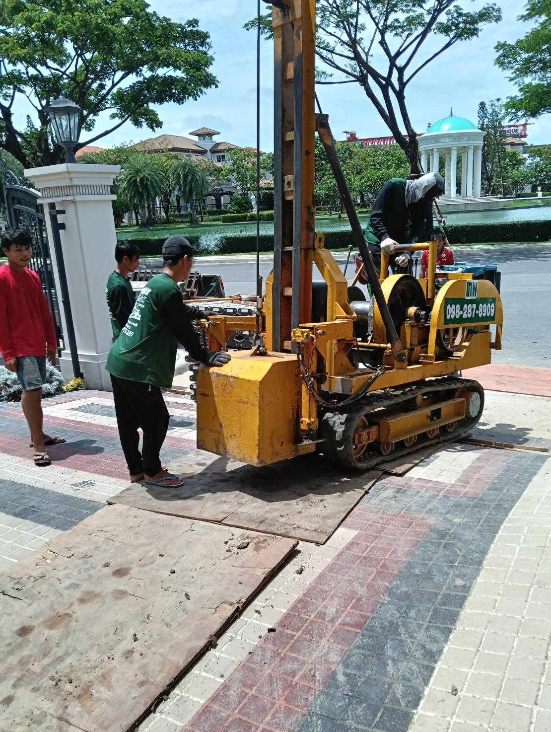 บริการรับตอกเสาเข็มไมโครไพล์และตอกเสาเข็มด้วยแรงคนทั่วกรุงเทพฯ นนทบุรี ปทุมธานี โดยทีมงานช่างเทพผู้เชี่ยวชาญ รับประกันคุณภาพและราคาถูก ติดต่อได้ทันที