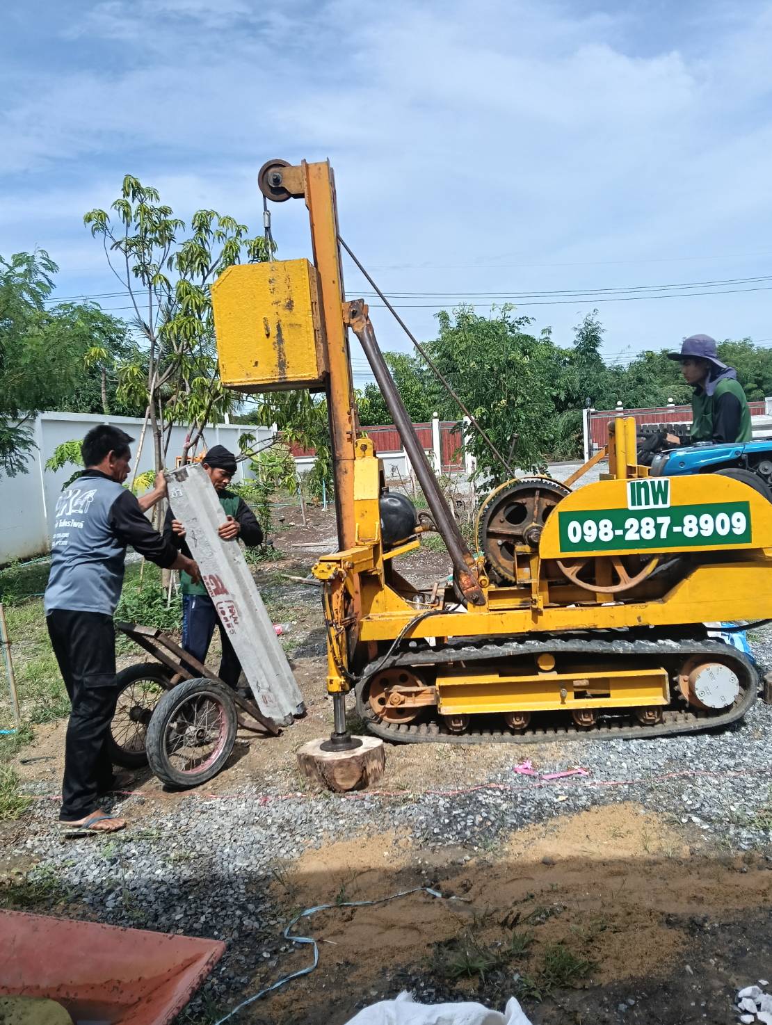 บริการรับตอกเสาเข็มไมโครไพล์และตอกเสาเข็มด้วยแรงคนทั่วกรุงเทพฯ นนทบุรี ปทุมธานี โดยทีมงานช่างเทพผู้เชี่ยวชาญ รับประกันคุณภาพและราคาถูก ติดต่อได้ทันที